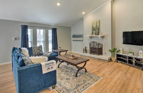Garland Casa | Spacious Home w/ Patio < 16 Mi to Dtwn Dallas