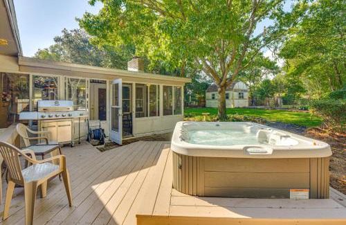 Fort Walton Beach Casa | Spacious Home with Hot Tub in Fort Walton Beach!