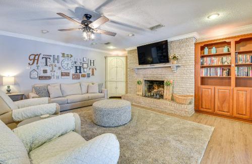 Fort Walton Beach Casa | Spacious Home with Hot Tub in Fort Walton Beach!