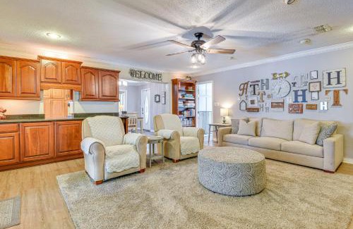 Fort Walton Beach Casa | Spacious Home with Hot Tub in Fort Walton Beach!