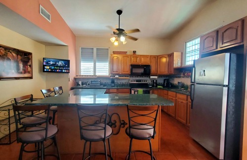 Isabel II Apartamento | Spacious home walk to beach and ferry