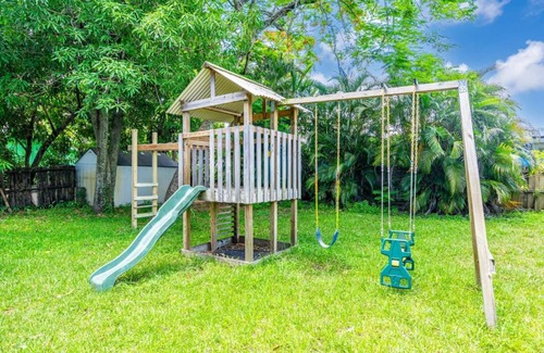Riverside Park Casa | Spacious Home with Pool for 8 People