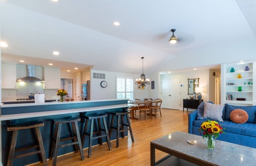 Annapolis Casa | Spacious home with an outdoor pool, screened porch, washer/dryer & central AC