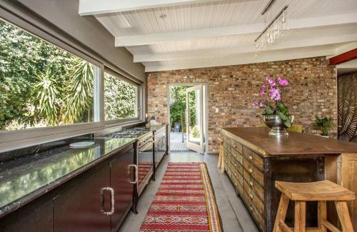 Hout Bay Casa | Spacious home with beautiful garden and views