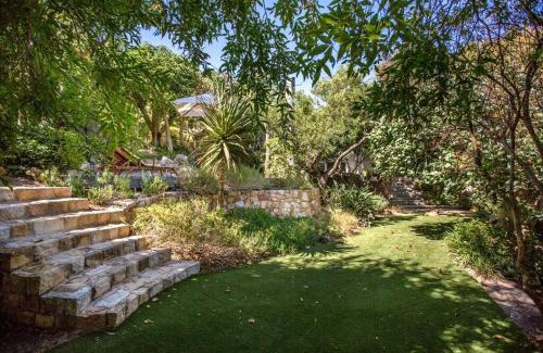 Hout Bay Casa | Spacious home with beautiful garden and views