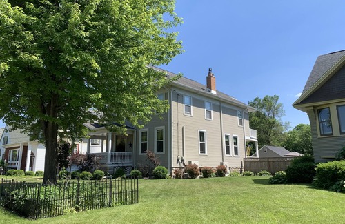 Oshkosh Casa | Spacious home with extras for your Air Venture week! Sleeps up to 10.