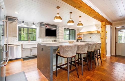 Saint Joseph Casa | Spacious home with game room, hot tub, fireplace, fast WiFi & home theater