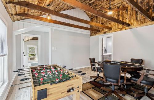 Sandusky Casa | Spacious Home with Game Room - 9 mins from Cedar Point