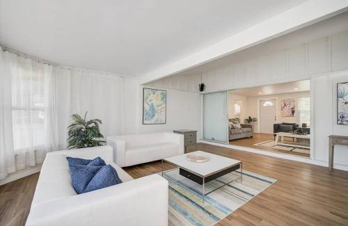 Bayshore Gardens Casa | Spacious home With Heated Pool 3 miles from IMG!