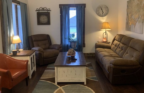 Hannibal Casa | Spacious home with hot tub — 8 minutes downtown Hannibal!