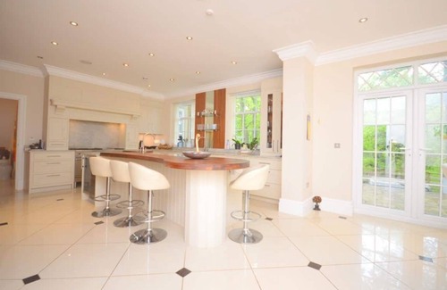 Tadworth Casa | Spacious home with luxurious amenities