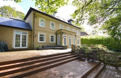 Tadworth Casa | Spacious home with luxurious amenities