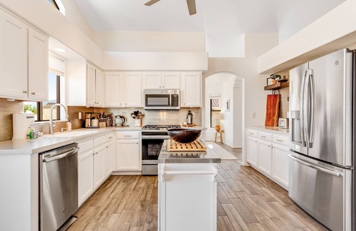 Oro Valley Casa | Spacious home with mountain views, grill, central air-conditioning, & free WiFi