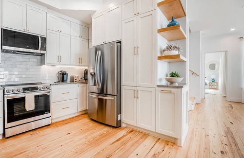Pirates Beach Casa | Spacious home with ocean-view balconies and chef's kitchen