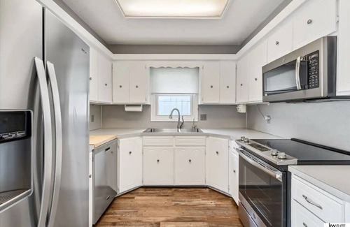 Leawood Southwest Casa | Spacious Home with Pool Hot Tub and Arcade Games . Great Quiet and Safe Location