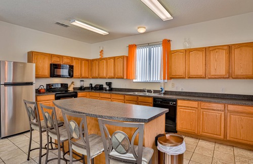 Windwood Bay Casa | Spacious home with private pool and spa, lanai and WiFi - close to parks