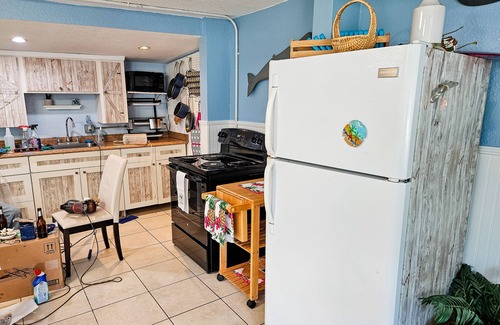 Chassahowitzka Casa | Spacious home with private yard, 2 kitchens, close to springs