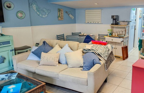 Chassahowitzka Casa | Spacious home with private yard, 2 kitchens, close to springs