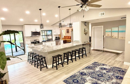 Seminole Casa | SPACIOUS home with private POOL 5 mins to beach! Close to everything!