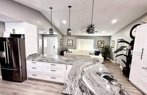 Seminole Casa | SPACIOUS home with private POOL 5 mins to beach! Close to everything!