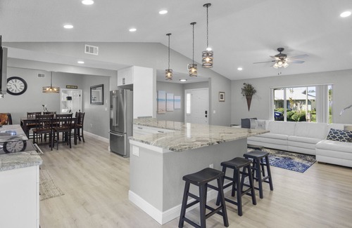 Seminole Casa | SPACIOUS home with private POOL 5 mins to beach! Close to everything!