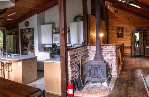 Albion Casa | Spacious home with private hot tub in Mendocino redwood forest.