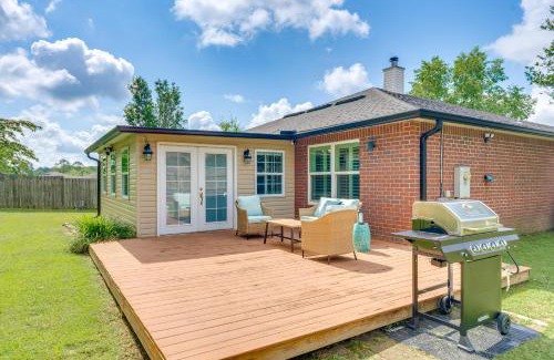 North Northwest Pensacola Casa | Spacious Home with Sunroom, 15 Mi to Pensacola!