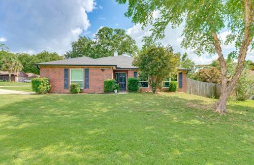North Northwest Pensacola Casa | Spacious Home with Sunroom, 15 Mi to Pensacola!