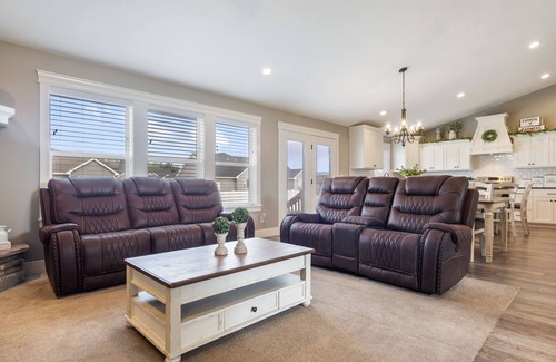 Ammon Casa | Spacious Home with swim spa and games sleeps 27
