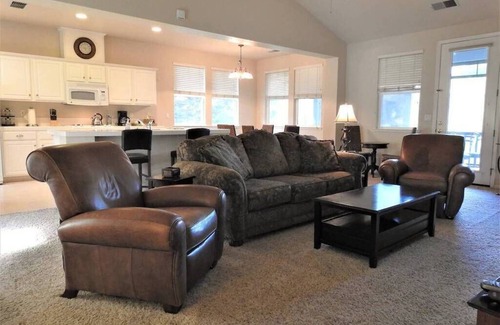 Angels Camp Cabaña | Spacious Home with Golf Course View (Treasure Cottage)