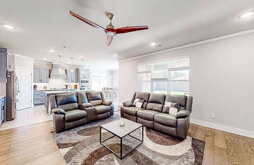 Bentonville Casa | Spacious home with enclosed yard, foosball table, & children's items - dogs ok