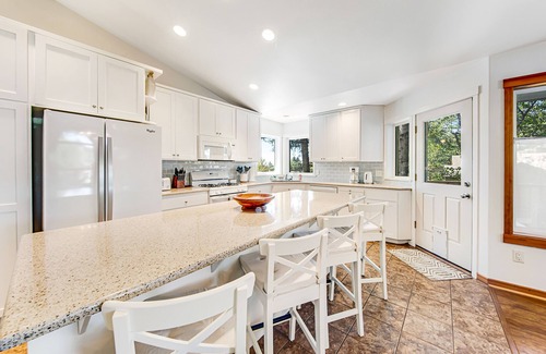 Tolovana Park Casa | Spacious home with fenced yard, deck, grill, fast WiFi, & game room