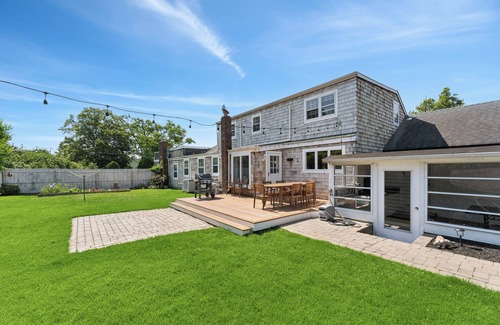 Hampton Bays Casa | Spacious Home with a Sunny Pool - Minutes to Walk to Bay Beach!
