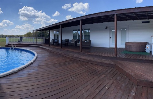 Norman Park Casa | Spacious Home with Pool, Hot Tub, & Deck