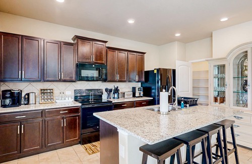 Wetmore Casa | Spacious home with private yard, patio, grill, AC, & private W/D