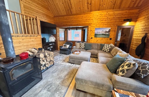 Soda Springs Casa | Spacious Home with Hot Tub and Starlink Internet!