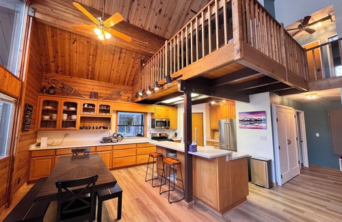 Soda Springs Casa | Spacious Home with Hot Tub and Starlink Internet!