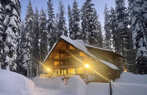 Soda Springs Casa | Spacious Home with Hot Tub and Starlink Internet!