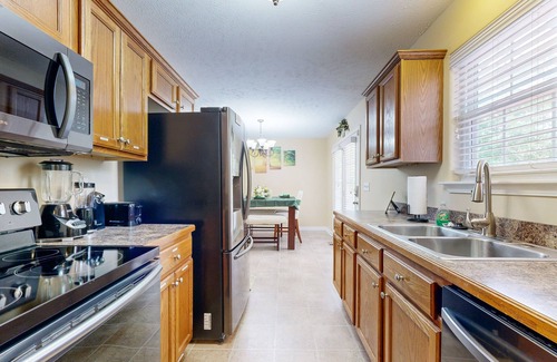 Springfield Casa | Spacious home with fully equipped kitchen - near Nashville