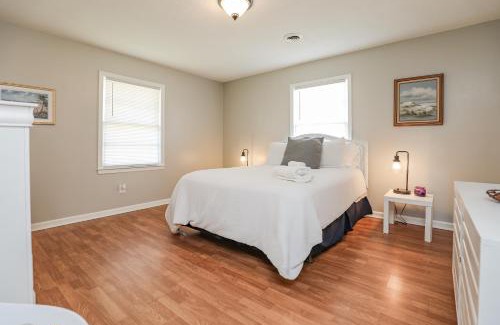 Sneads Ferry Casa | Spacious Home with Waterfront View-Welcome Pets