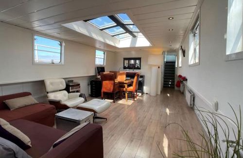Haarlemmerbuurt Chalet De Esquí | Spacious homely house boat