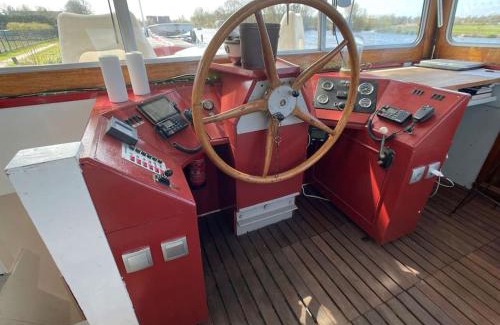 Haarlemmerbuurt Chalet De Esquí | Spacious homely house boat