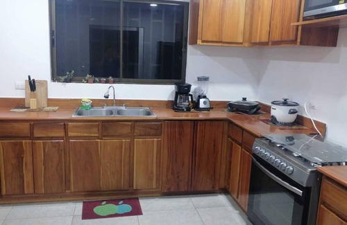 Parrita Casa | Spacious House 10 min From the beach .