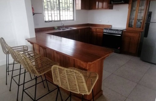 Parrita Casa | Spacious House 10 min From the beach .