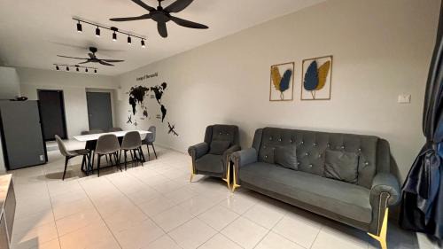 Bayan Baru Apartamento | Spacious HOUSE 4R 8pax WiFi-S Pic-Airport