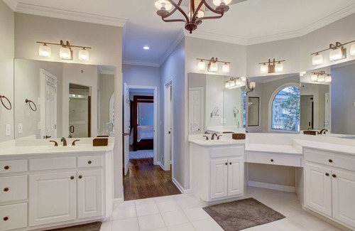 Johns Creek Casa | Spacious house and peaceful yard in Johns Creek