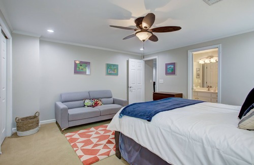 Johns Creek Casa | Spacious house and peaceful yard in Johns Creek