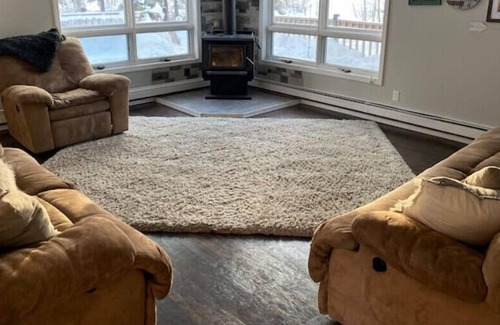 College Casa | Spacious house and yard, close to town and activities