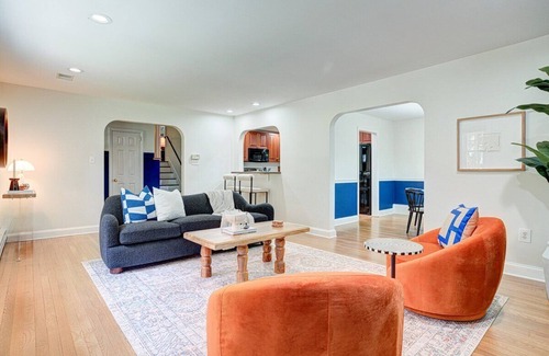 Berwyn Casa | Spacious House | Berwyn | Patio | Hosted StayRafa