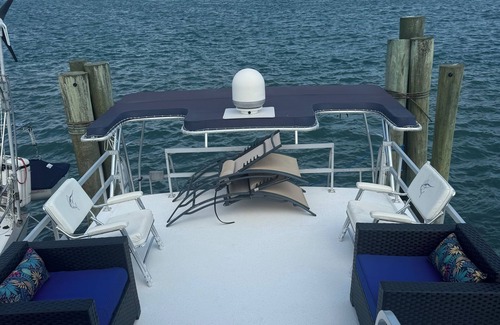 Morehead City Alquiler De Eote | Spacious House Boat with WiFi, pool, hot-tub and fitness room in superb Beaufort